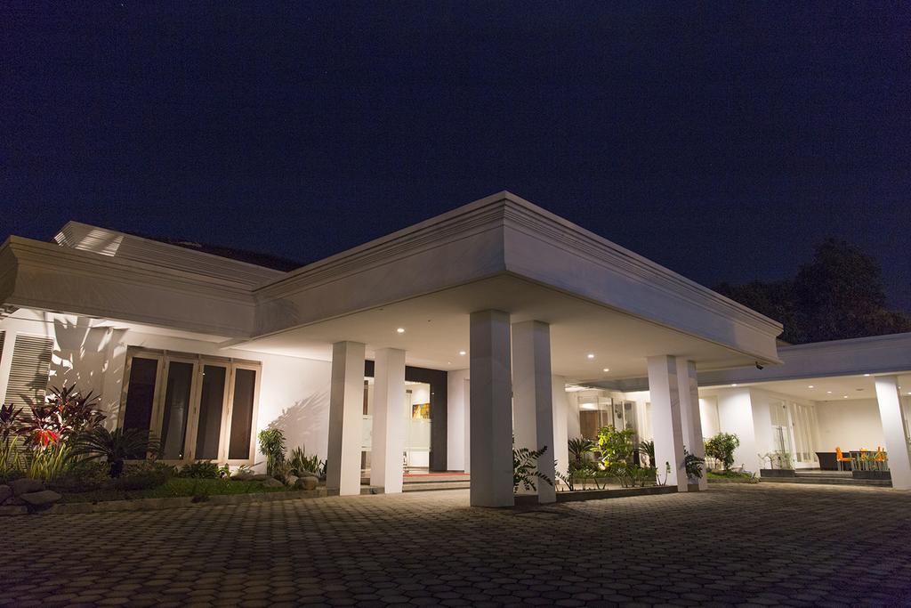 Gm253 Hotel Jembel Екстериор снимка